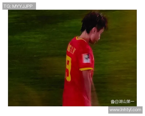 何超足球:探索足球背后的故事与激情,揭示运动员的奋斗与梦想